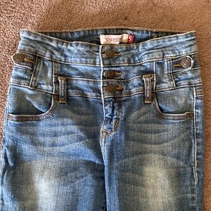Eunina High Rise Stretch Jeans. Size 5. 3 buttons